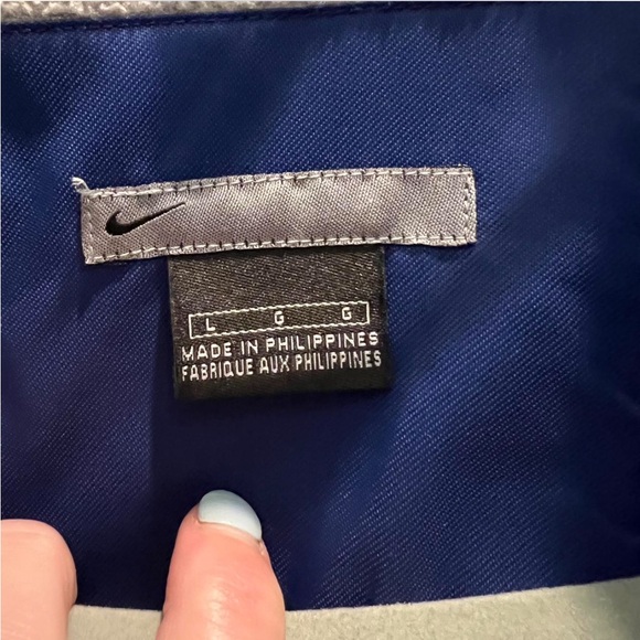 Blue Nike windbreaker jacket with fleece lining on the inside. Size L. - Picture 3 of 4